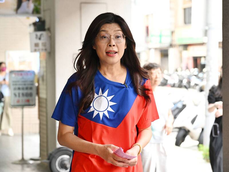 扭扭捏捏的華獨 被逼選出鄭麗文